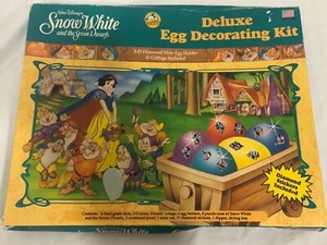 Vintage New Disney Snow White & the Seven Dwarfs Deluxe egg decorating kit - Picture 1 of 3