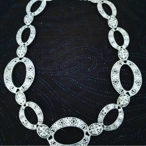 Collana maglia catena cerchi tono argento grande Premier Designs "Distintiva" 18" - Foto 1 di 5