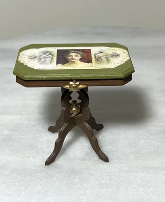 Casa de bonecas Chrysnbon miniatura mesa de salão vitoriana feita artesanalmente original 1:12 - Imagem 1 de 4