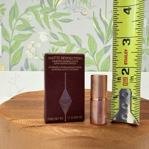Charlotte Tilbury Matte Revolution Lippenstift Pillow Talk Mini Größe 1,1 g/0,03 oz - Bild 1 von 4