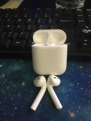 Apple AirPods (2nd Generation) - Image 1 of 4
