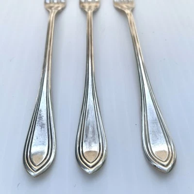 Juego de 3 tenedores de mariscos encurtidos Holmes and Edwards XIV plateados Foto 1 de 4