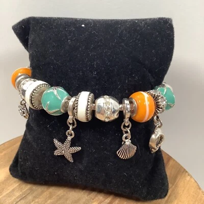 Pulsera OORI Tono Plata Dije Turquesa Naranja Cuentas Estrás Concha Deslizante Foto 1 de 4