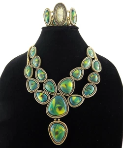 Juego de 2 piezas de reloj giratorio de resina Chico's pulsera y collar destacado verde amarillo - Imagen 1 de 12