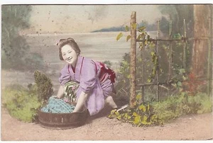 POSTAL JAPONESA LAVADORA GEISHA MUJER - Imagen 1 de 1