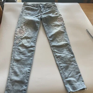 Jeans da donna American Eagle Outfitters 34 skinny ricamati fiori tagliati strappati - Foto 1 di 16