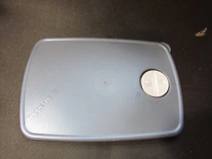 Vintage Tupperware #3382A Ersatz Rock-N-Serve blau rechteckiger Verschluss Deckel - Bild 1 von 3