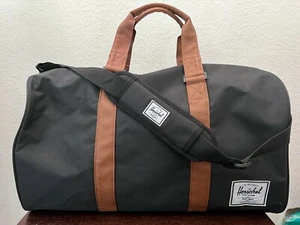 Herschel Novel Duffel Bag Black Tan Synthetic Leather Handles Volume 42.5L CLEAN - Picture 1 of 12