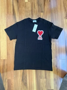 Camiseta AMI PARIS Alexandre Azul Marino Color Rojo Corazón Cuello Redondo Mediana Unisex - Imagen 1 de 4