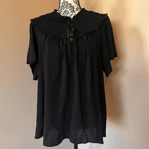 Torrid schwarz Rüschen Ausschnitt Krawatte Kurzarm strukturiert Bluse Top Größe 1X - Bild 1 von 9
