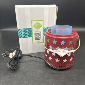 Calentador de metal patriótico Scentsy Revere Red Stars con plato de vidrio azul nuevo - Imagen 1 de 5