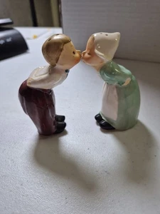 Vintage Ceramic Hand Painted Dutch Boy & Girl Kissing Salt & Pepper Shaker - Picture 1 of 6