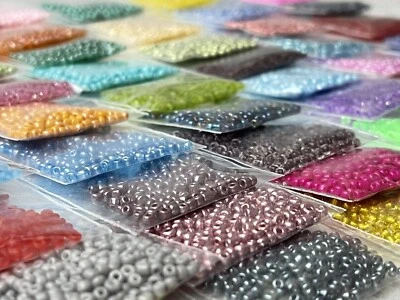 Rocailles Perlen Glasperlen Indianerperlen 2,2mm 50 Farben Set 22.000+ Stück - Bild 1 von 4