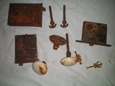 LOT OF OLD DOOR LATCH INSERTS PORCELAIN & METAL KNOBS OTHER Cover