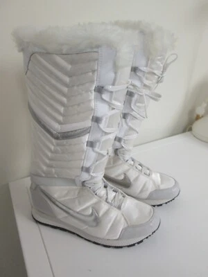 Women’s Nike Tall Snow Boots. Size 9 Apres Ski Boots Silver White Lace Up - Image 1 of 4