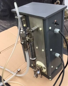 Bottle Filling Machine, Working - Picture 1 of 15