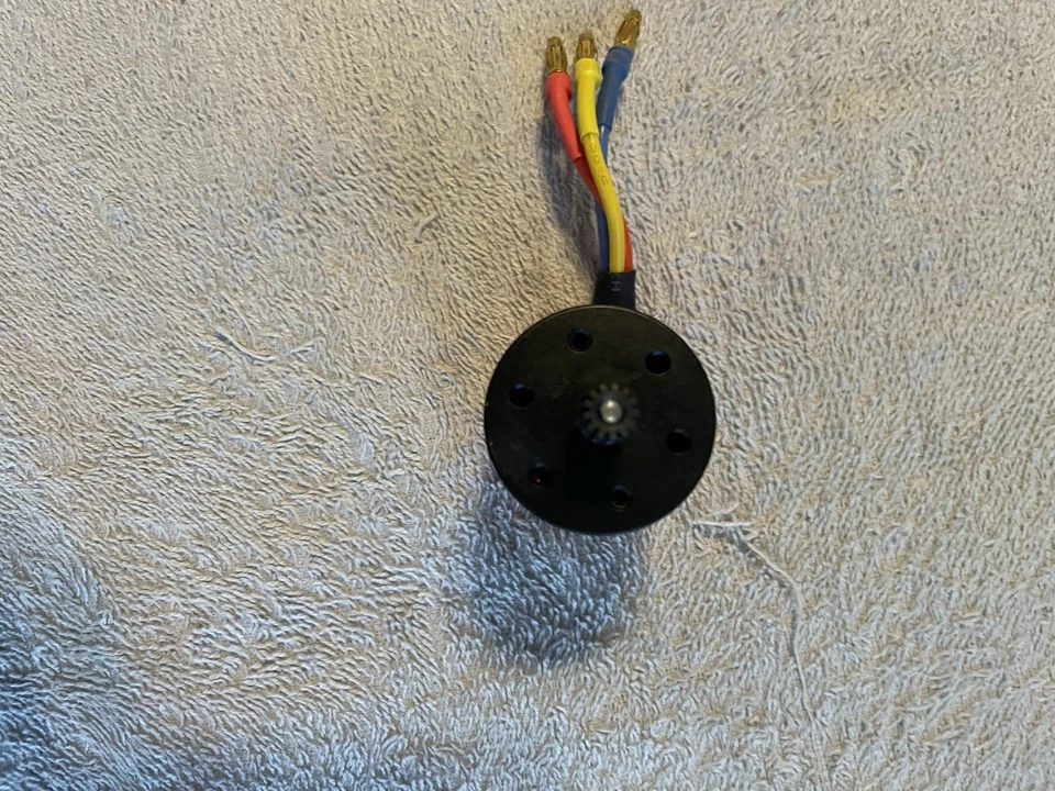 Motor sin escobillas listo de 3300 kv para camión de coche de radiocontrol de 1/10 Foto 1 de 2