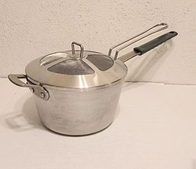 Tramontina Pro 3004 Aluminum 5.5 Qt. Saucepan Deep Fryer with Helper Handle - Image 1 of 4