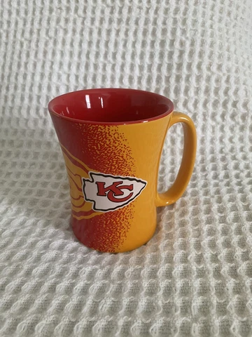 Kansas City Chiefs NFL Licensed 15oz Cafe Coffee Mug. Microwave/Dishwasher Safe Cover