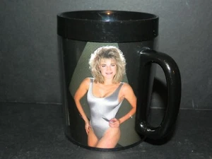 Taza de café térmica PIN-UP EDICIÓN TOOLMATE 1988 A PRESIÓN - Modelo Betsey noviembre/diciembre - Imagen 1 de 7