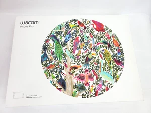 Wacom Intuos Pro Medium Bluetooth Graphics Drawing Tablet -PTH660 - Picture 1 of 2