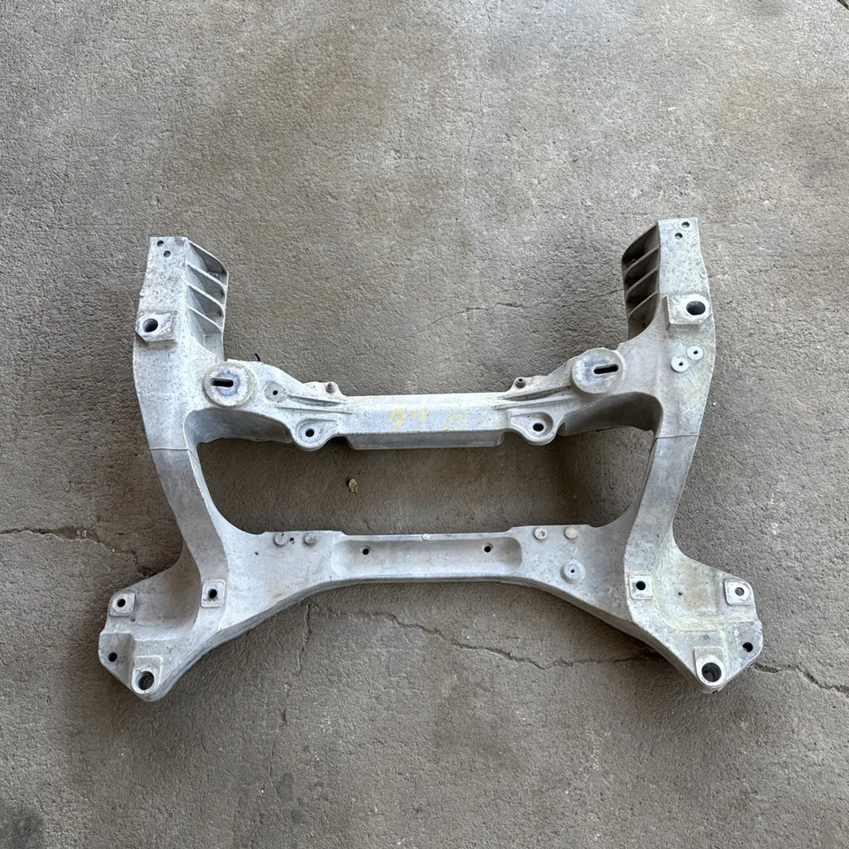 🔶08-13 Infiniti G37 3,7 L tracción trasera sedán suspensión delantera travesaño subchasis OEM Foto 1 de 4