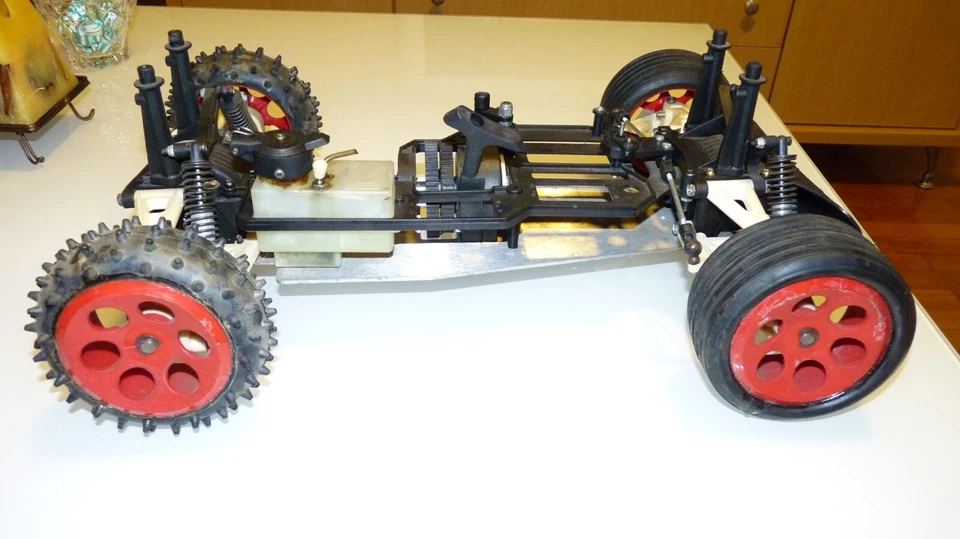 Vintage And Rare MANTUA MODEL JUNIOR 4X2 1/8 Chassis - Image 1 of 4