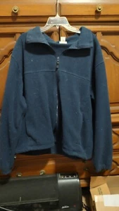 XL Vliesjacke mit durchgehendem Reißverschluss für Herren. Navy Bass Pro Shop hoher Kragenmantel gebraucht - Bild 1 von 3