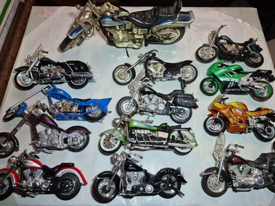 Lote de 13 motos moto Harley Triumph Kawasaki Iron Man Foto 1 de 4