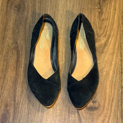 Zapatos sin cordones Toms para mujer talla 6,5 negros de gamuza con detalle de tacón informales planos Foto 1 de 4