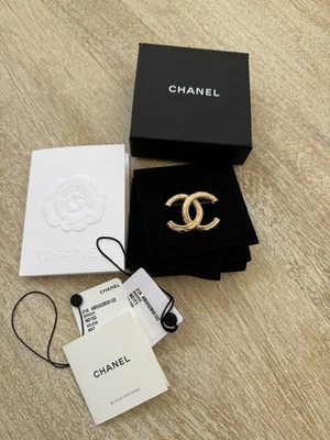 NEW Chanel CC gold tone brooch 21A - Image 1 of 4