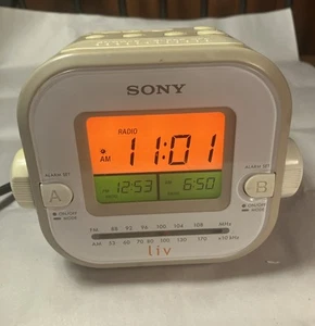 Sony Dream Machine Liv Dual Alarm Clock-Radio & Dream ICF-C180 AM/FM Beige - Picture 1 of 9