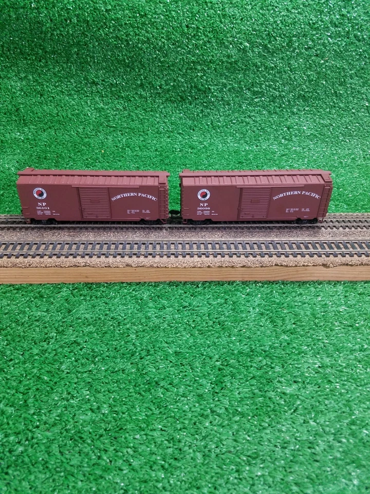 (2) Upgraded Accurail HO Northern Pacific 40' Slide Door Boxcar NP 36098 & 36101 - Image 1 of 4