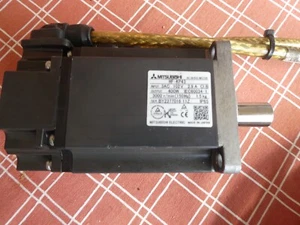 MITSUBISHI MELSERVO AC Servo-Motor 400W Long Leads - 102Volt 3000rpm -- HF-KP43 - Picture 1 of 8