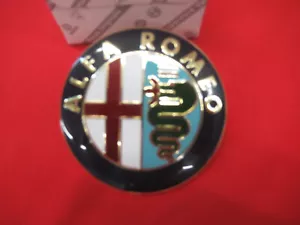 Original Alfa Romeo 145 146 155 156 164 147 emblema rejilla radiador 156045004 nuevo - Imagen 1 de 2