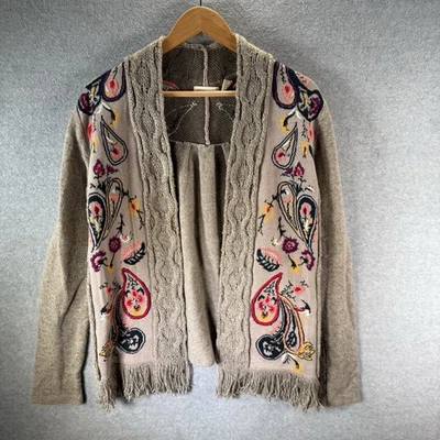 Cárdigan abierto Anthropologie para mujer durmiendo sobre nieve con flecos folclore talla mediana Foto 1 de 4