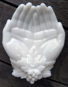 Beautiful Milk Glass Open Hands Tray by The Westmoreland Glass Co. C.1950s. - Bild 1 von 5