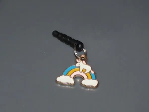 Breloque licorne sur arc-en-ciel avec prise poussière attachée - Utilisé dans la zone appareil casque - Photo 1 sur 1