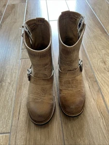 Stivali biker donna Frye 77500 Engineer pelle marrone fibbia corta 6 resistenti all'olio - Foto 1 di 13