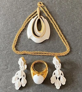 Juego de collar y anillo ovalados vintage corona Trifari araña blanca clip en pendientes - Imagen 1 de 11