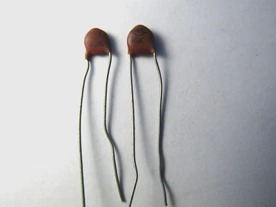 2 condensadores de disco de cerámica ERIE 15K de colección raros Foto 1 de 4