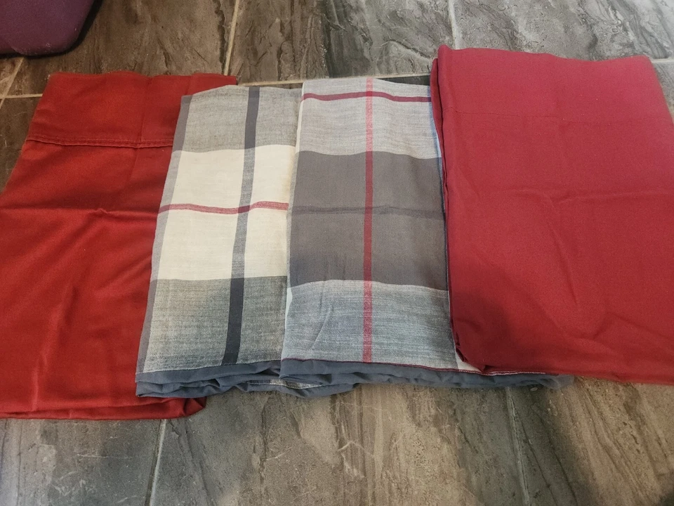 Fundas de almohada gris granate y blanco Foto 1 de 1