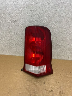 Luz trasera lateral derecha pasajero Cadillac Escalade 2002 a 2006 OEM V5639 DW Foto 1 de 4