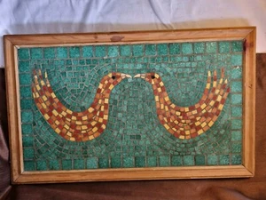 Bandeja de madera de azulejos de mosaicos pesados exclusivos de Eve Watson 13" x 21,25" - Imagen 1 de 12