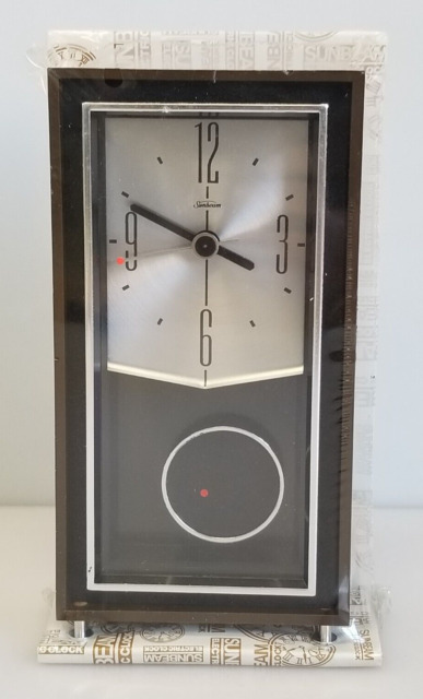 Sunbeam Electric Clock In Collectible Shelf & Mantel Clocks (1930