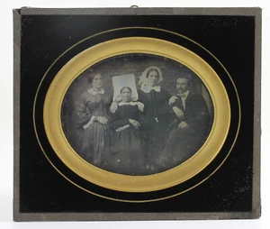 DAGUERREOTYPE quart de plaque Représente une famille Baschard France Vers 1850 - Picture 1 of 2