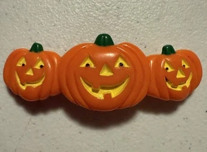 Vintage Halloween Kunststoff & Metall Haarspange mit 3 Jack-O’-Laterne Kürbisse - Bild 1 von 7