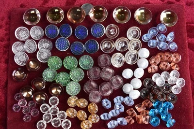 126 pcs LOT CRYSTAL HAND CUT CZECH VINTAGE GLASS BUTTONS 1930´s ART-DECO - Image 1 of 2