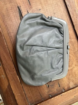 Monedero Clutch Gris Oscuro Vintage Años 80 - Cuero con Bloqueo de Beso Italia Goudchauxs Foto 1 de 4