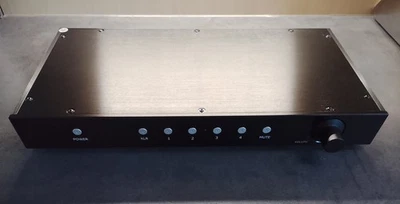 Vorverstärker Clone MBL6010D voll symmetrische Line-Version / Fernbedienung - Bild 1 von 4